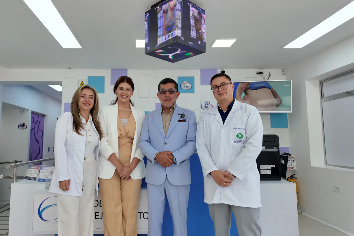 Dr. Gabriel Cubillos en una jornada de formación para médicos estéticos
